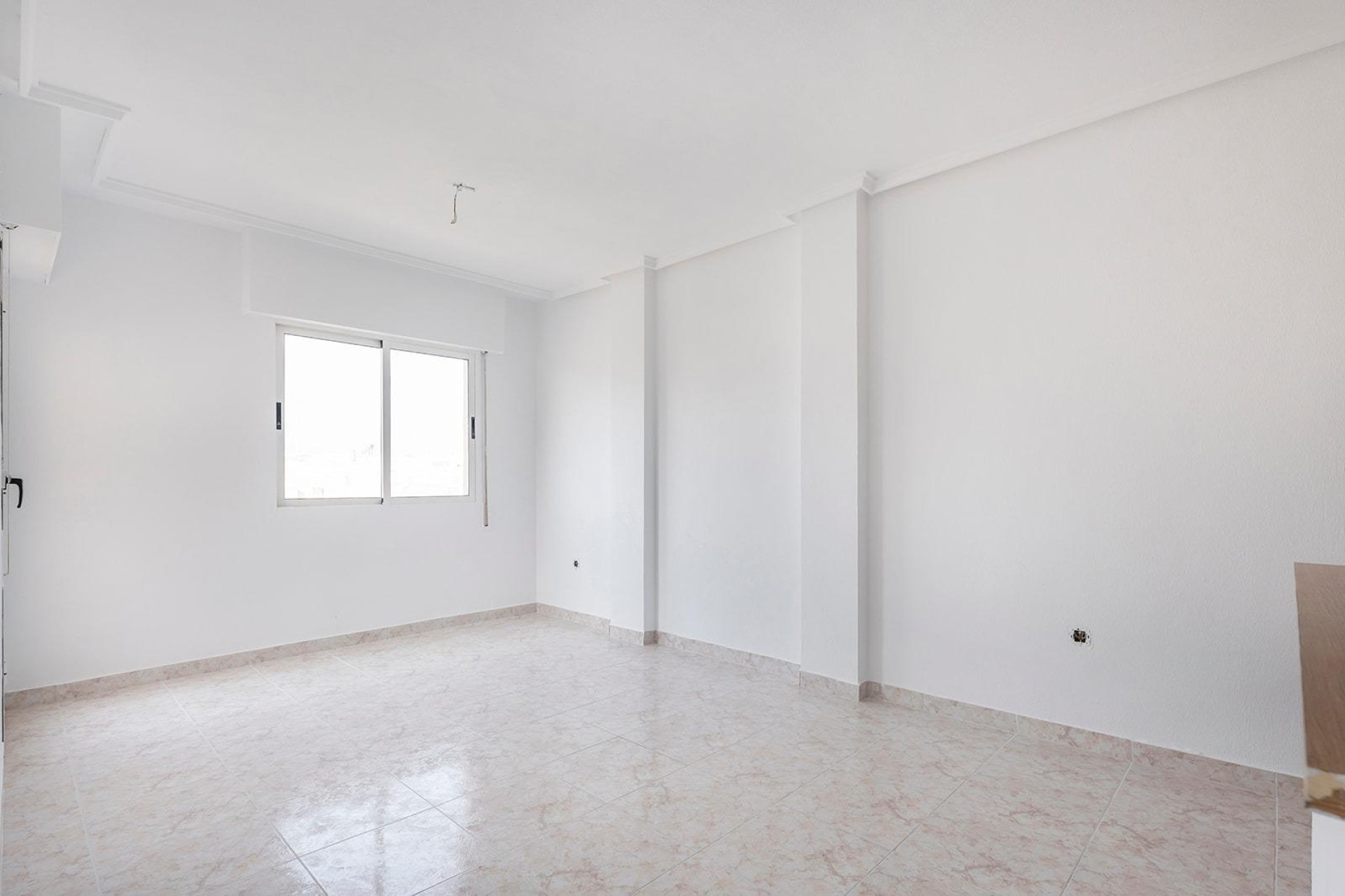 Resale - Apartment  - Torrevieja - Estacion de autobuses