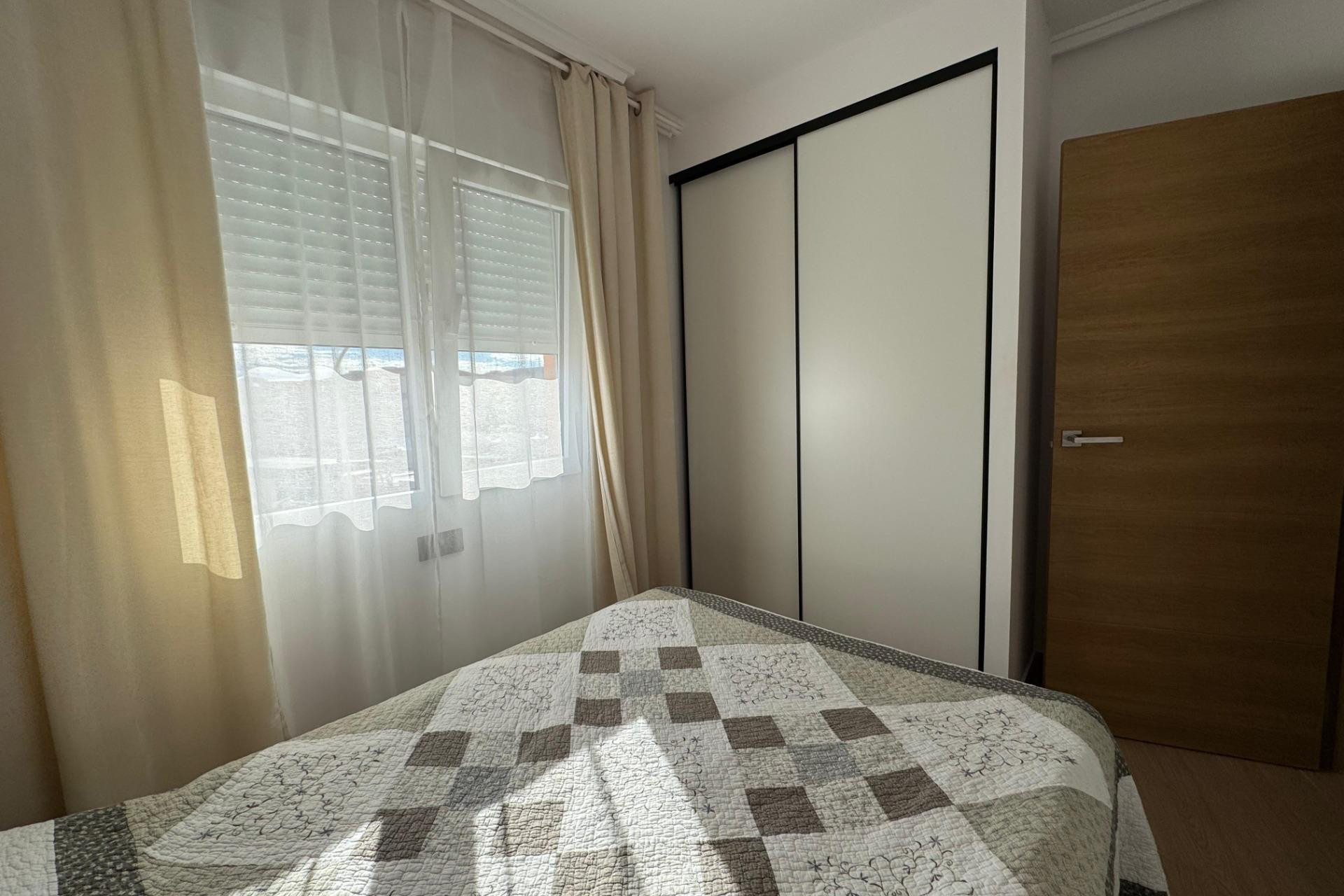 Resale - Apartment  - Torrevieja - Estacion de autobuses