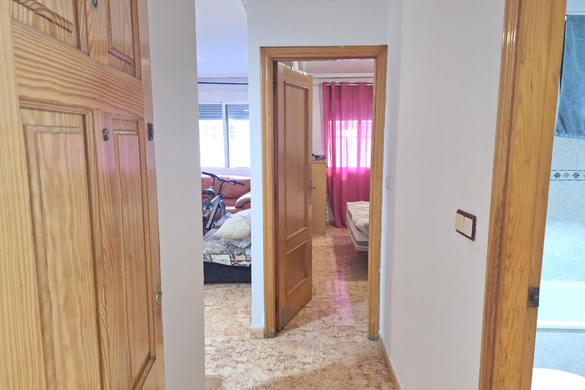 Resale - Apartment  - Torrevieja - Estacion de autobuses