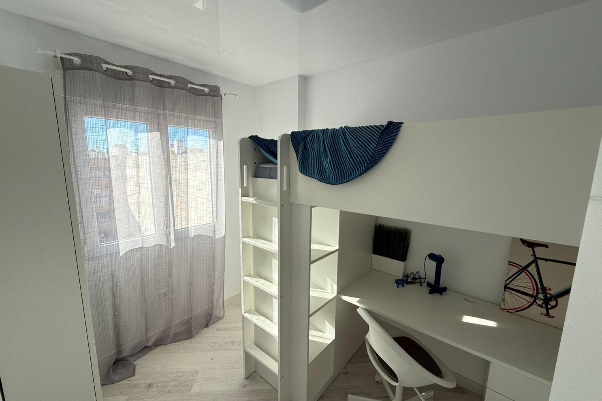 Resale - Apartment  - Torrevieja - Estacion de autobuses