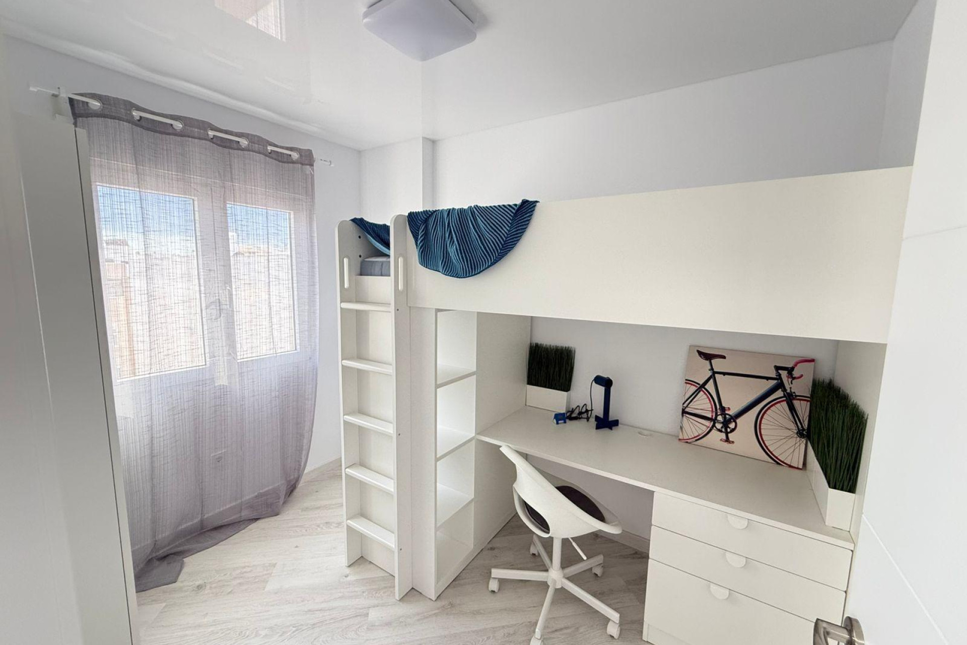 Resale - Apartment  - Torrevieja - Estacion de autobuses