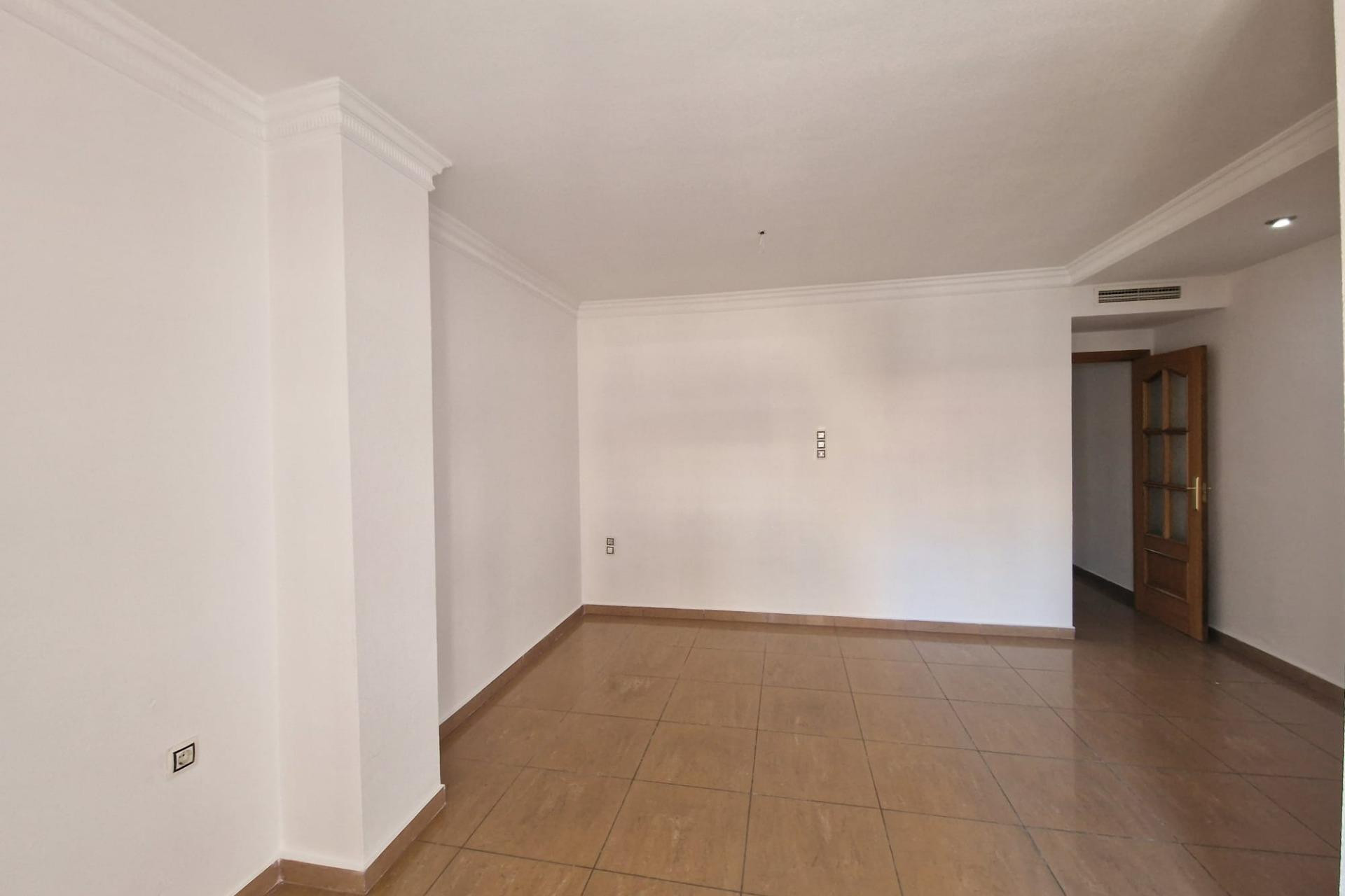 Resale - Apartment  - Torrevieja - Estacion de autobuses