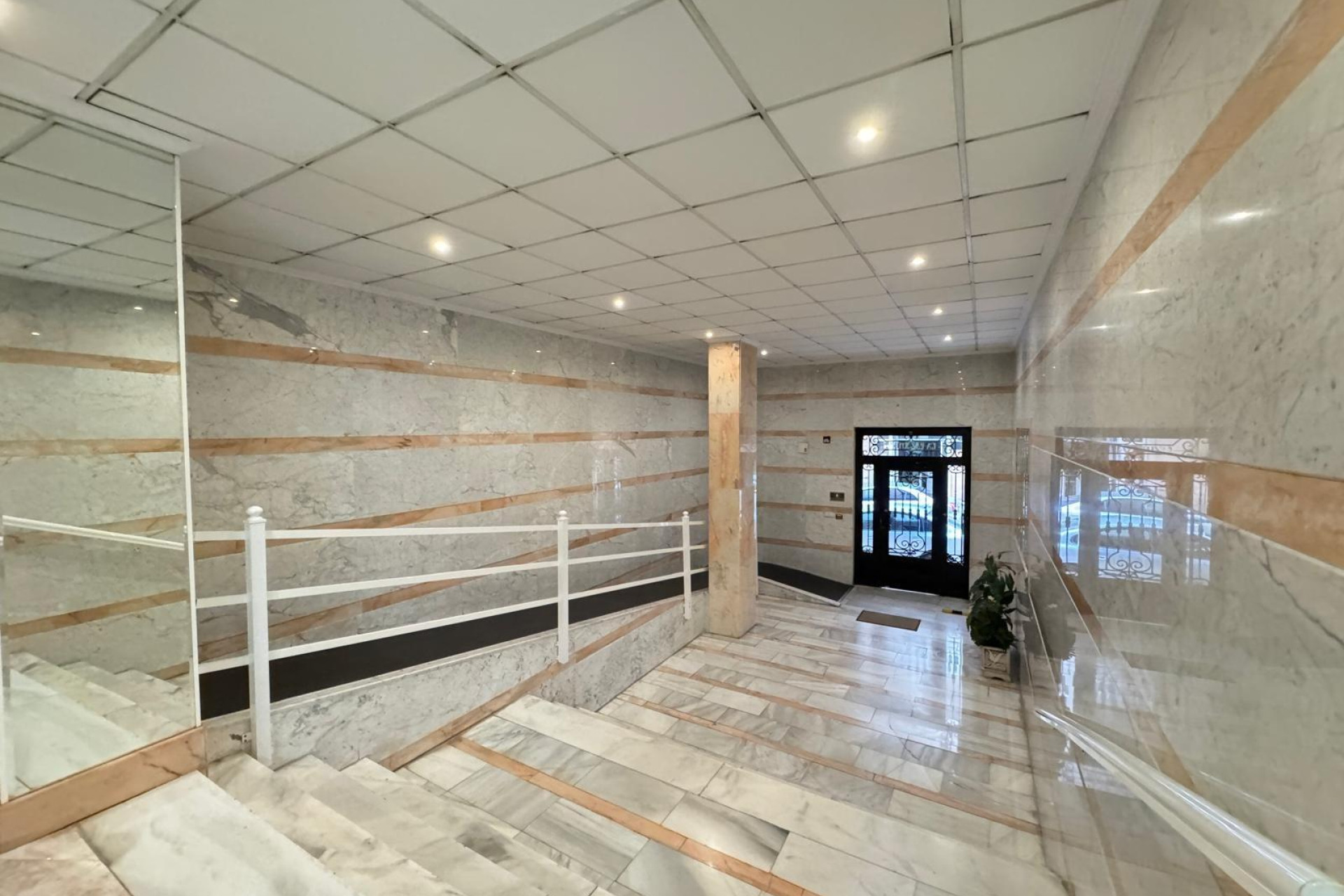 Resale - Apartment  - Torrevieja - Estacion de autobuses