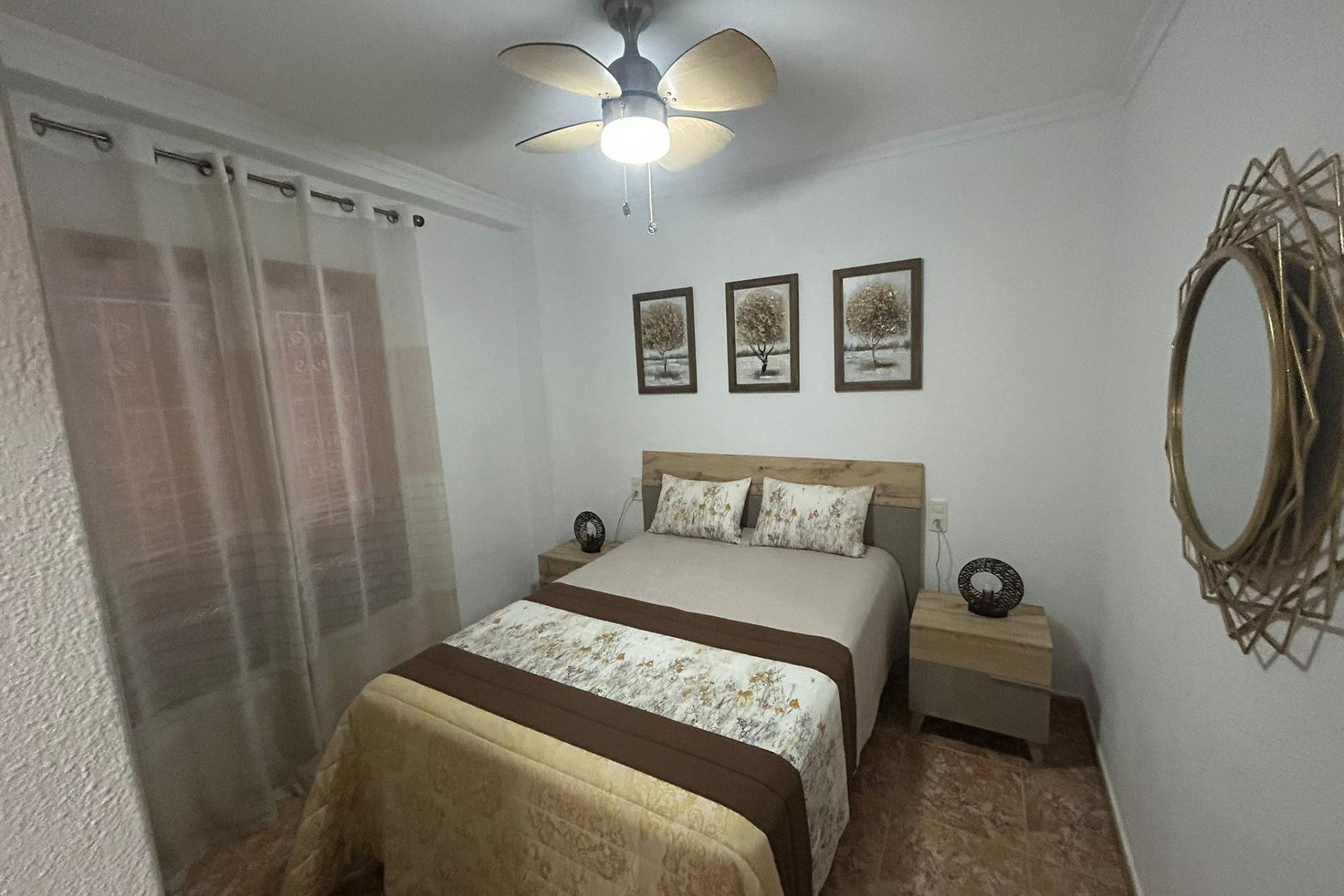 Resale - Apartment  - Torrevieja - Estacion de autobuses