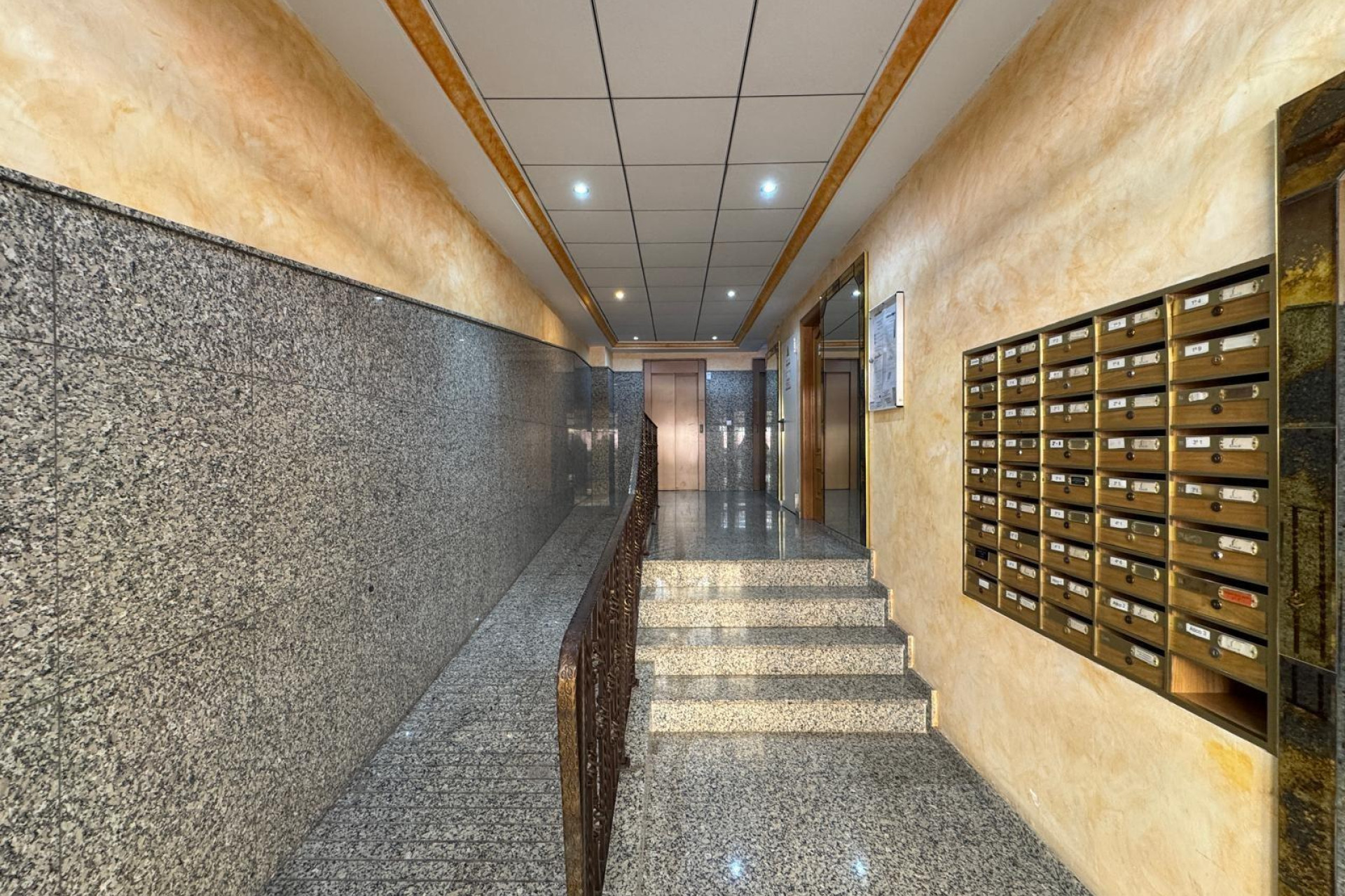 Resale - Apartment  - Torrevieja - Estacion de autobuses