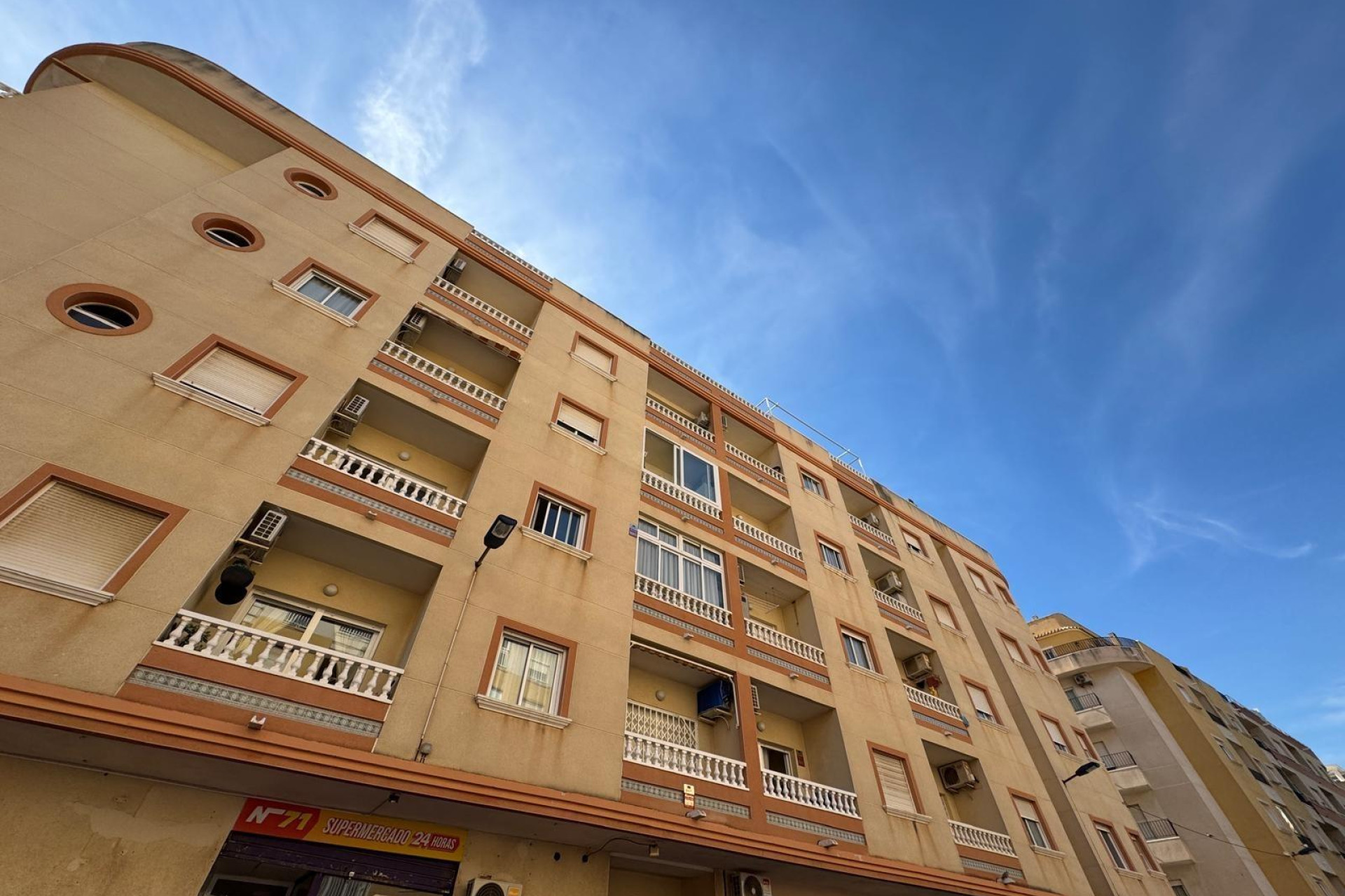 Resale - Apartment  - Torrevieja - Estacion de autobuses