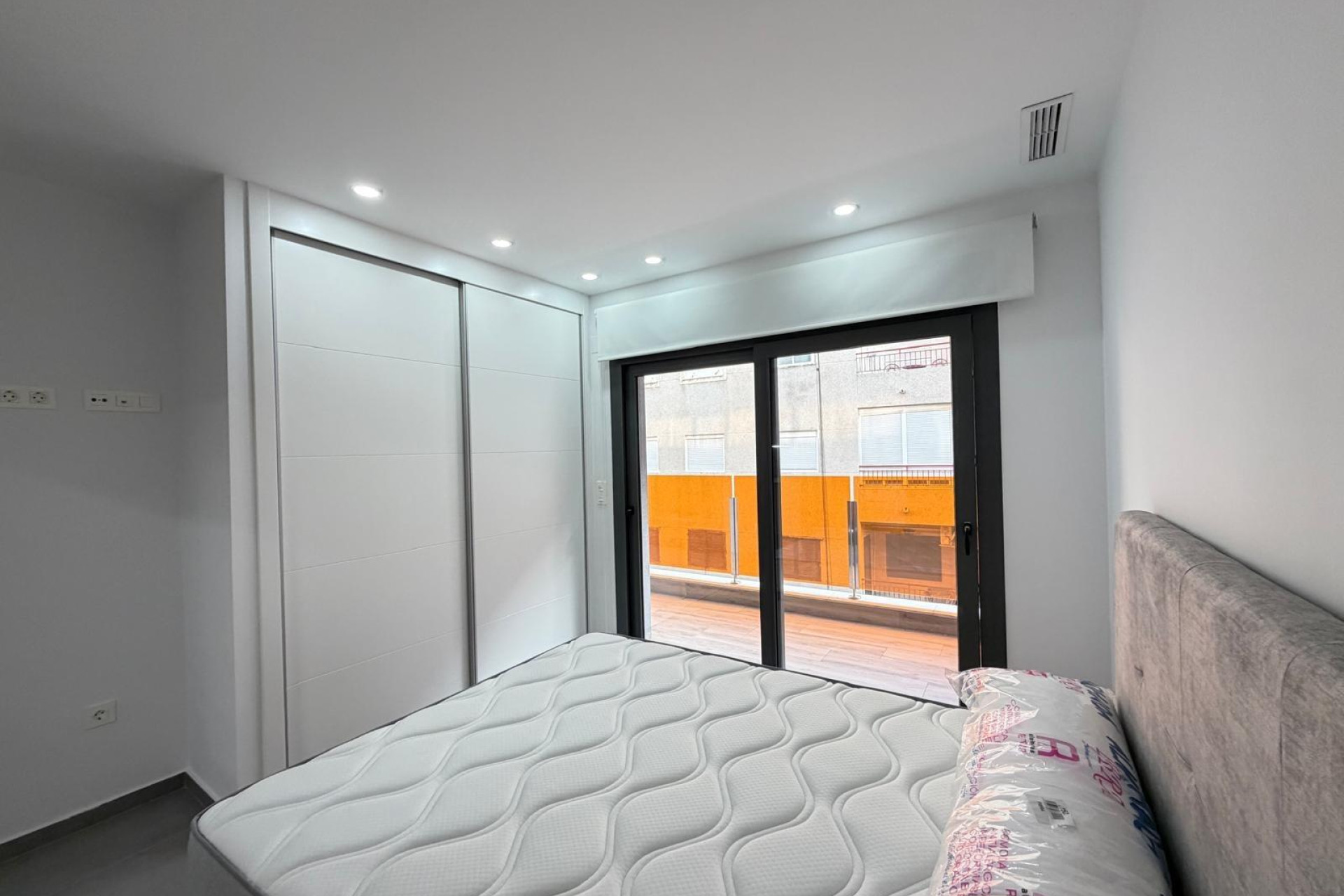 Resale - Apartment  - Torrevieja - Estacion de autobuses