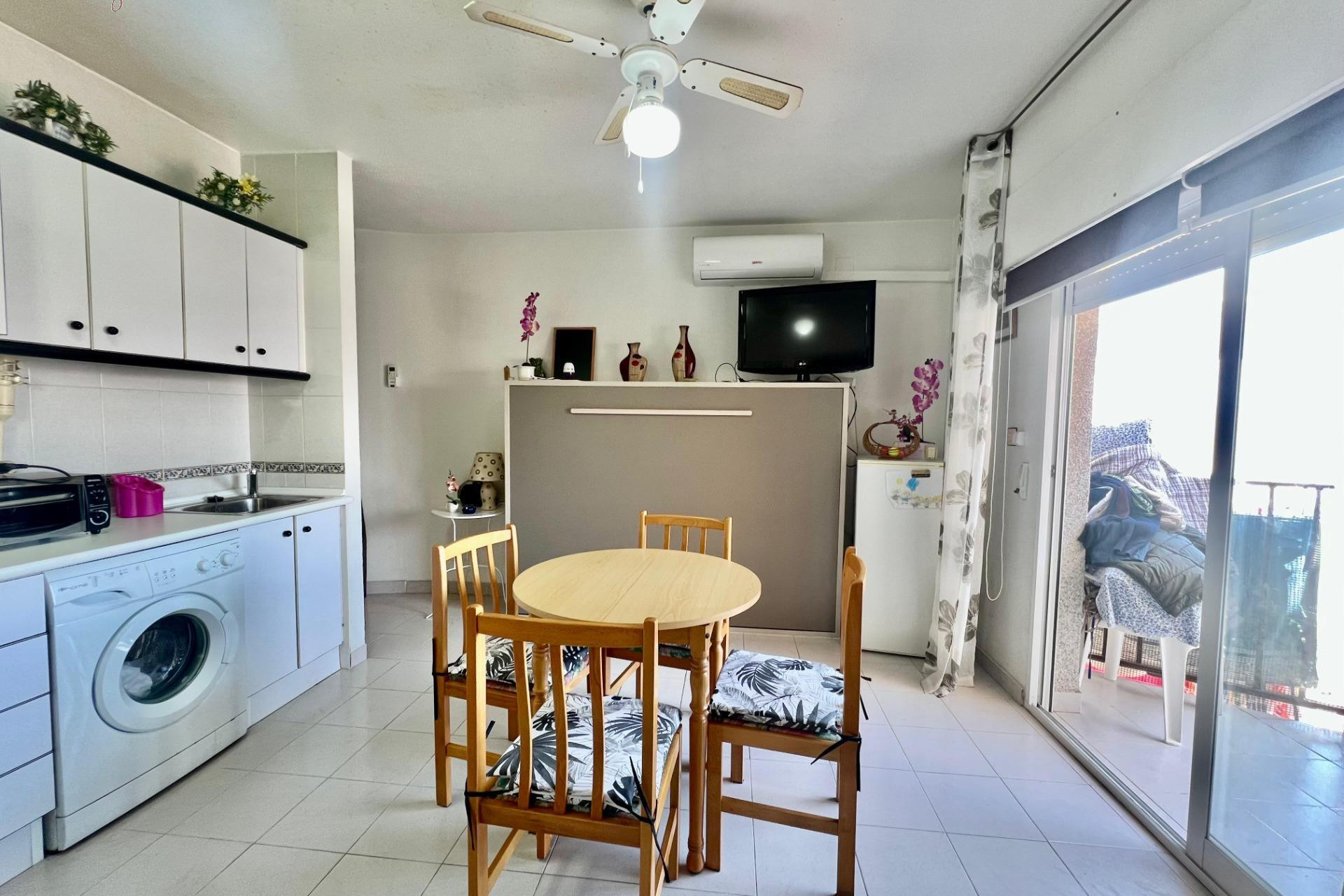 Resale - Apartment  - Torrevieja - Habaneras