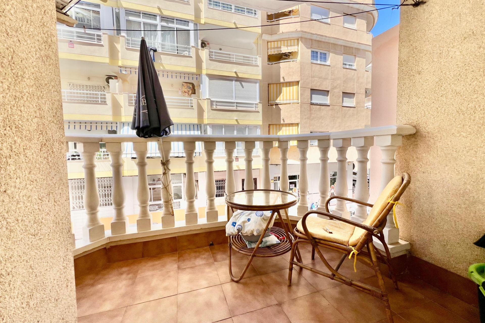 Resale - Apartment  - Torrevieja - Habaneras