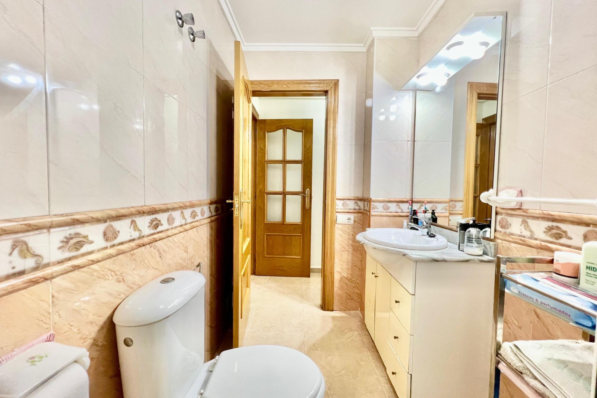 Resale - Apartment  - Torrevieja - Habaneras