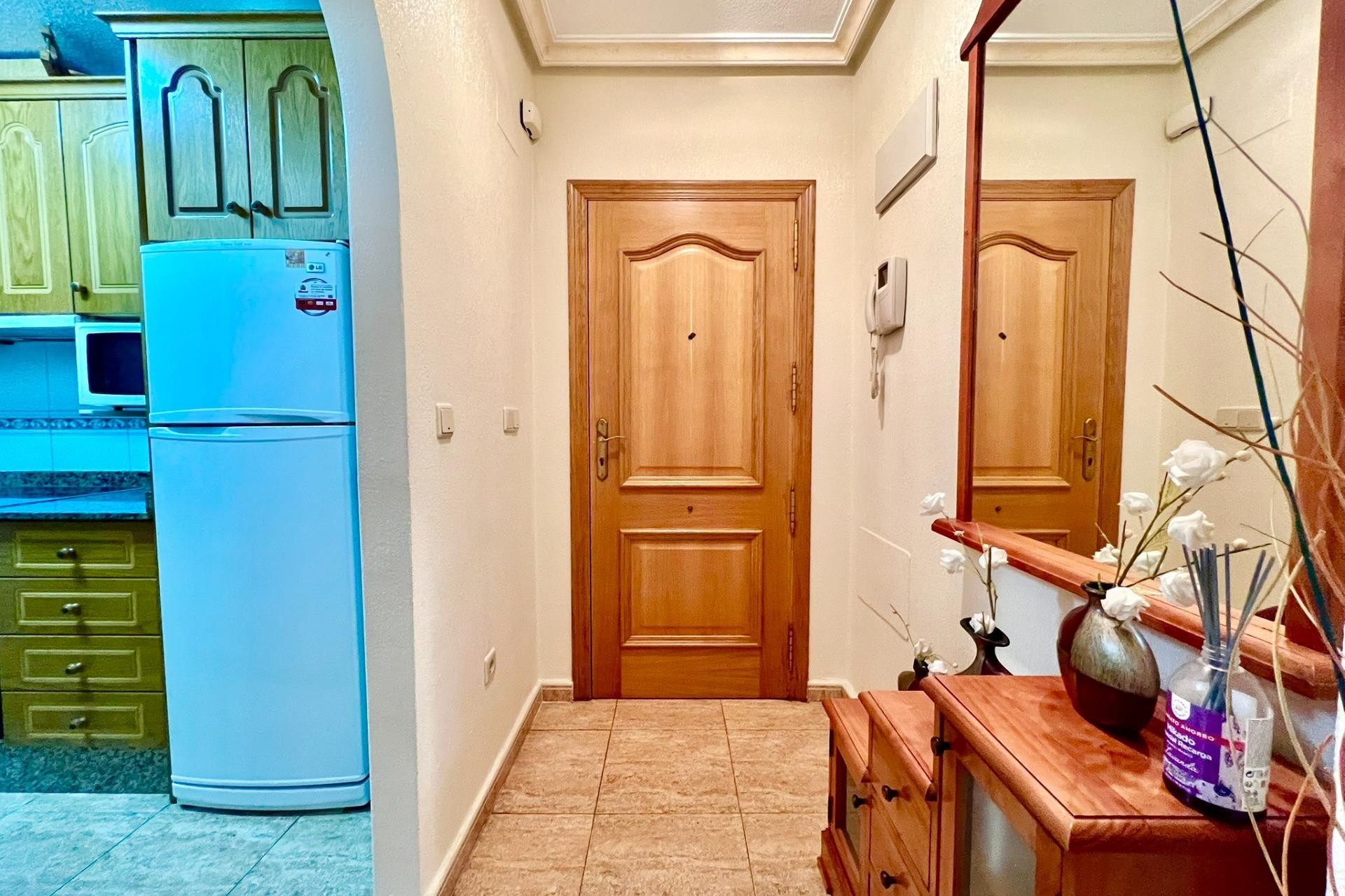 Resale - Apartment  - Torrevieja - Habaneras