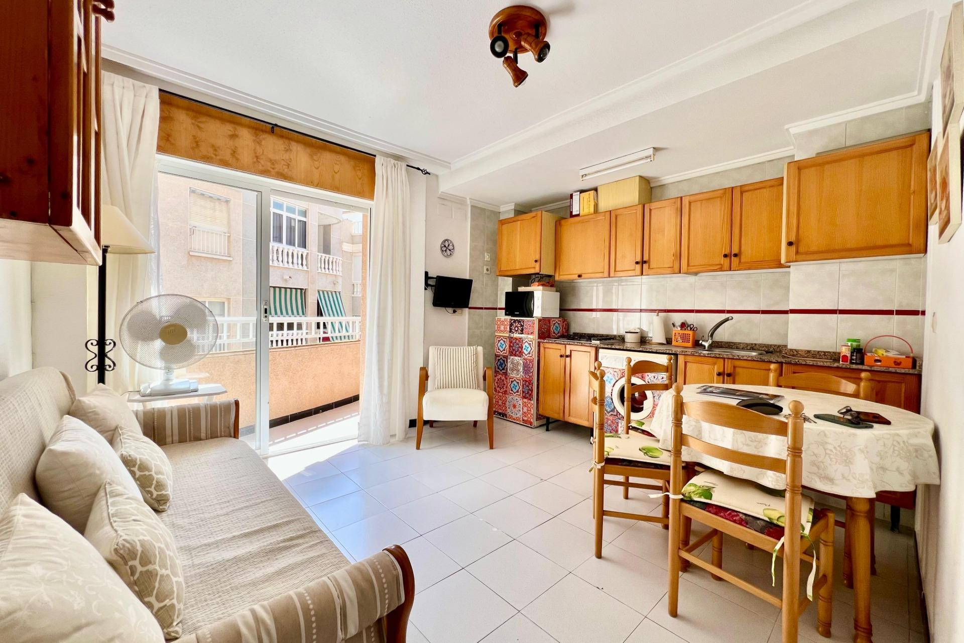 Resale - Apartment  - Torrevieja - Habaneras