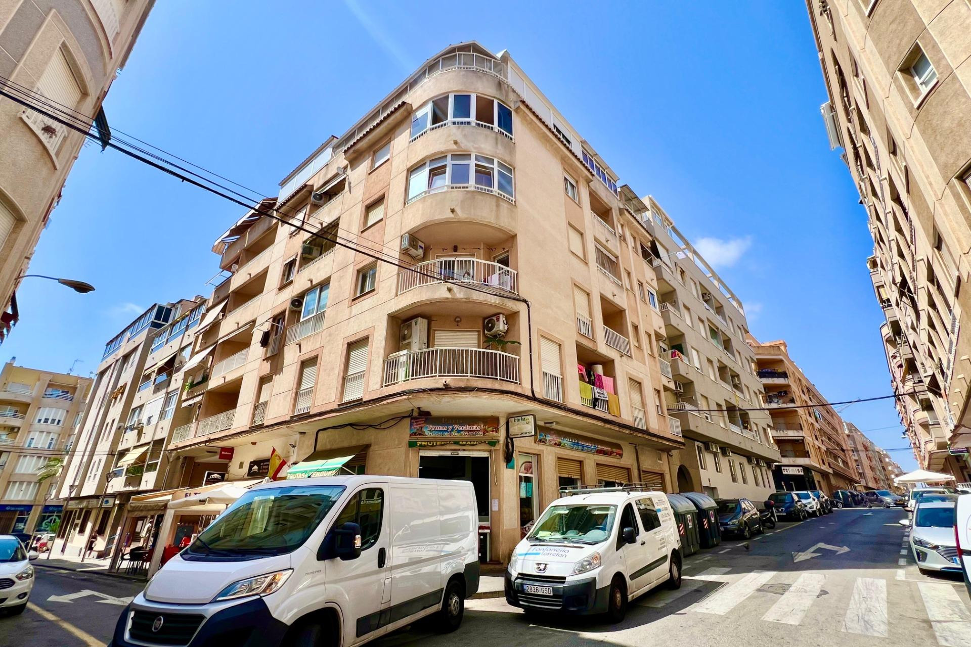 Resale - Apartment  - Torrevieja - Habaneras