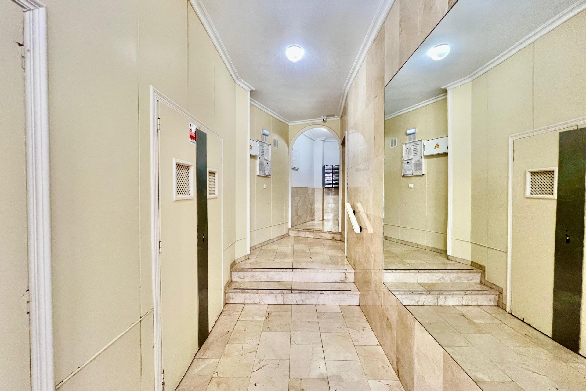 Resale - Apartment  - Torrevieja - Habaneras