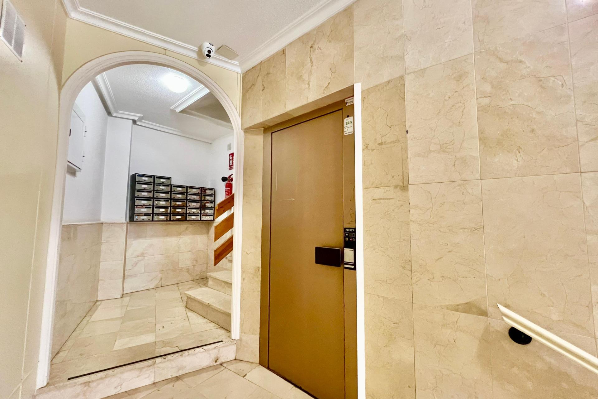 Resale - Apartment  - Torrevieja - Habaneras