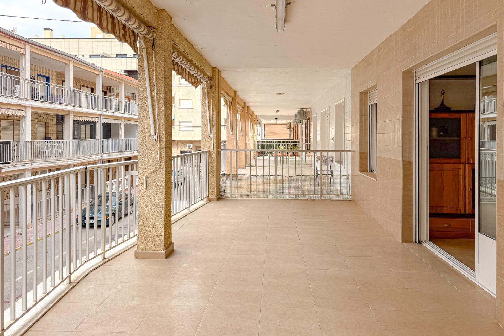 Resale - Apartment  - Torrevieja - La Mata pueblo