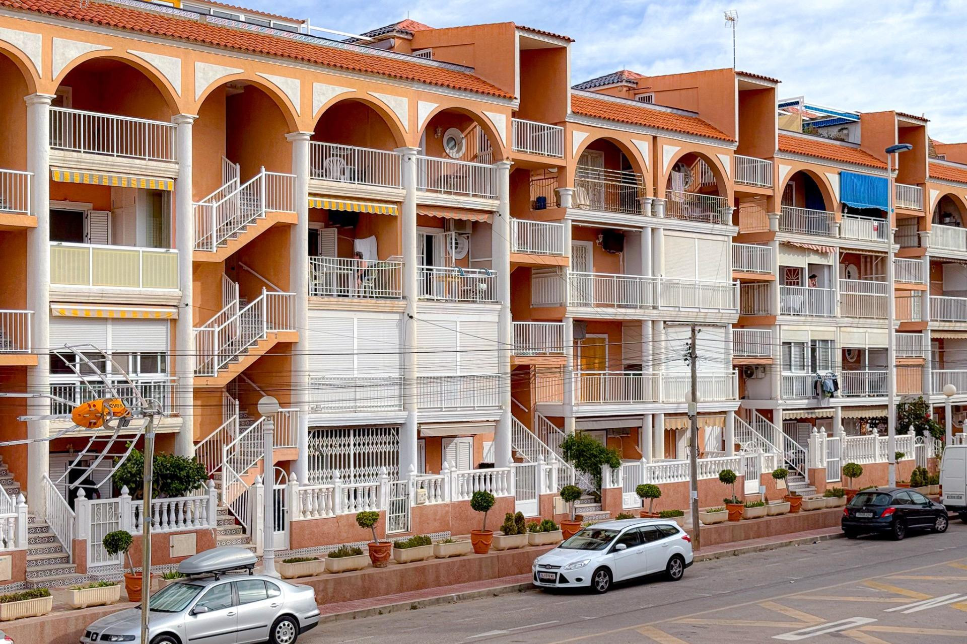 Resale - Apartment  - Torrevieja - La Mata pueblo