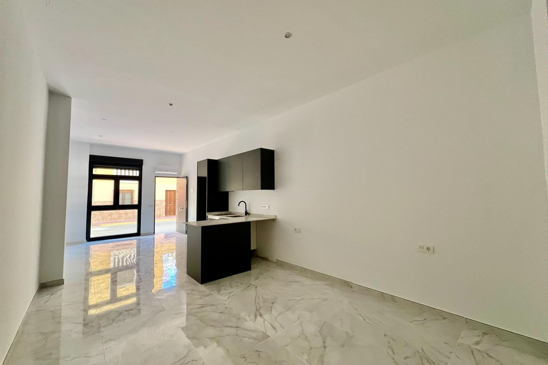 Resale - Apartment  - Torrevieja - La Mata pueblo