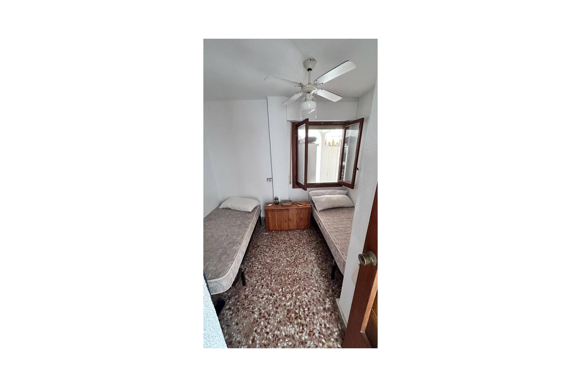 Resale - Apartment  - Torrevieja - La Mata pueblo