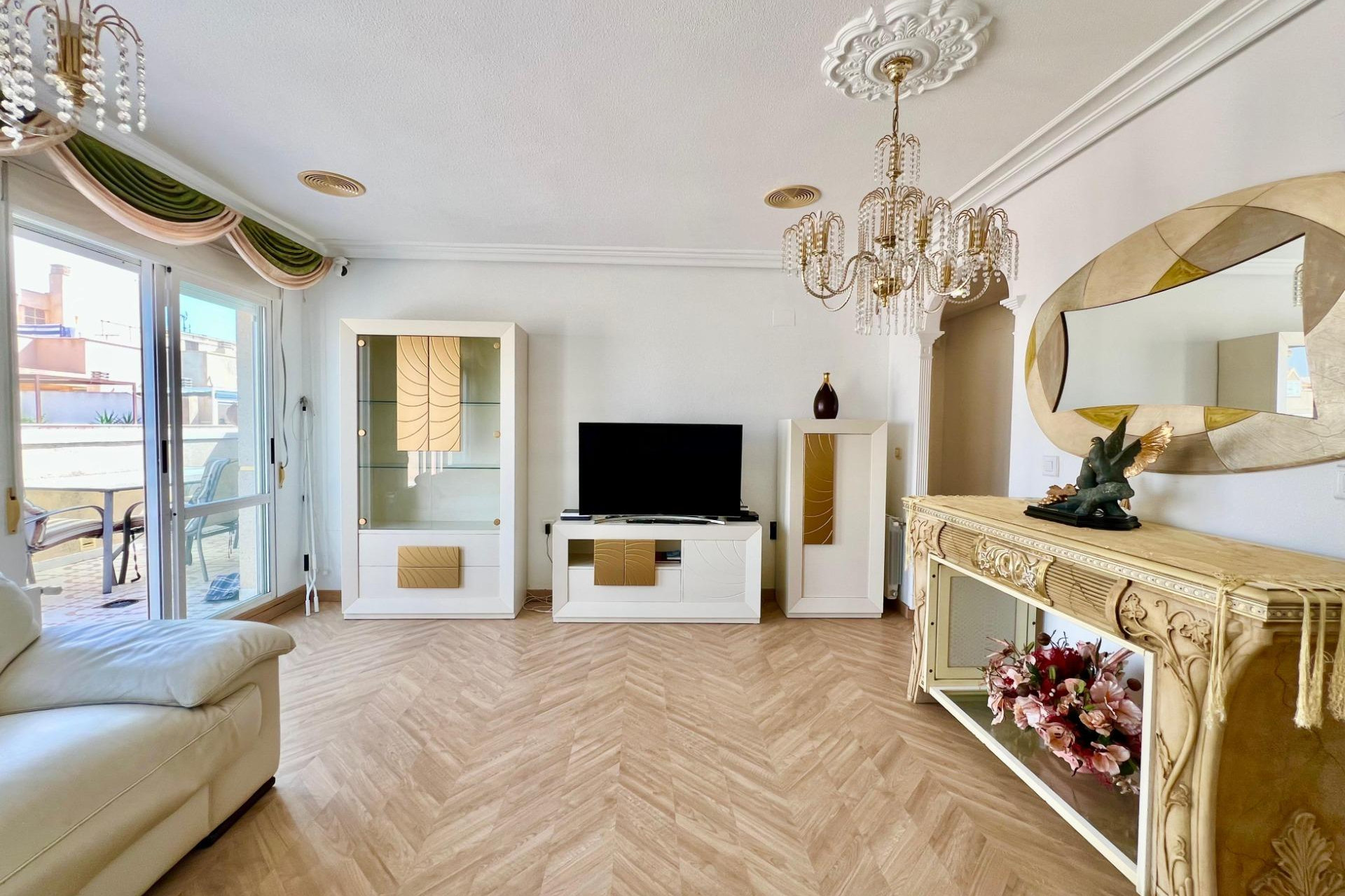 Resale - Apartment  - Torrevieja - La Mata pueblo