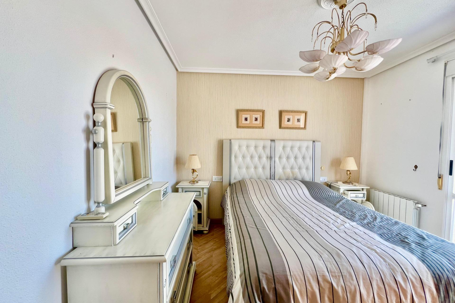 Resale - Apartment  - Torrevieja - La Mata pueblo