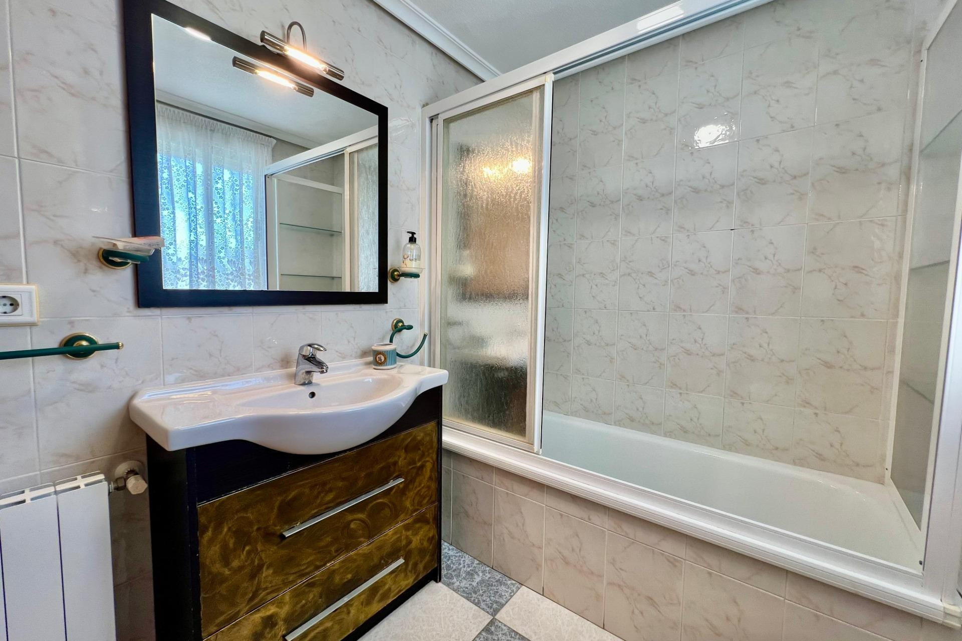 Resale - Apartment  - Torrevieja - La Mata pueblo