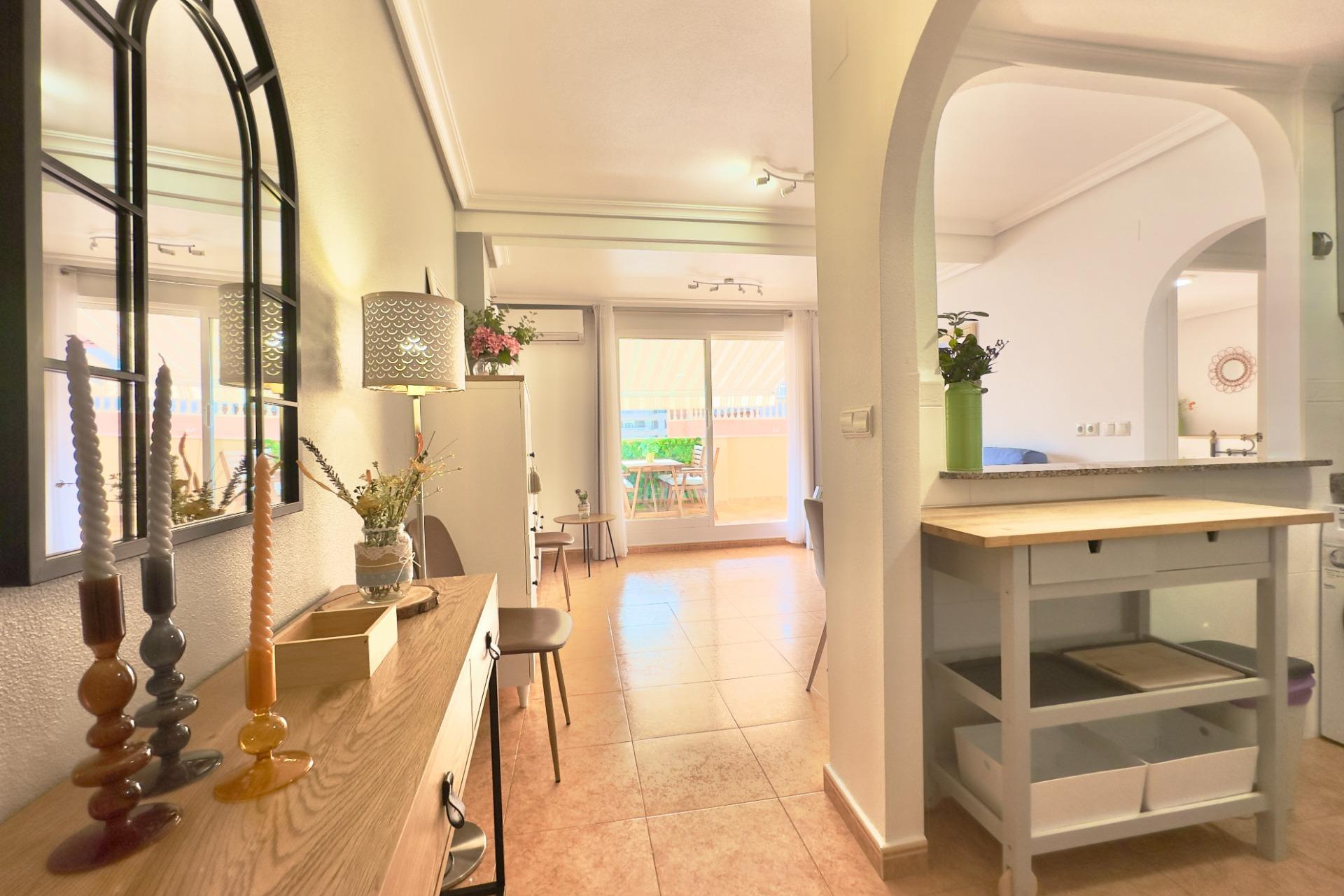 Resale - Apartment  - Torrevieja - La Mata pueblo