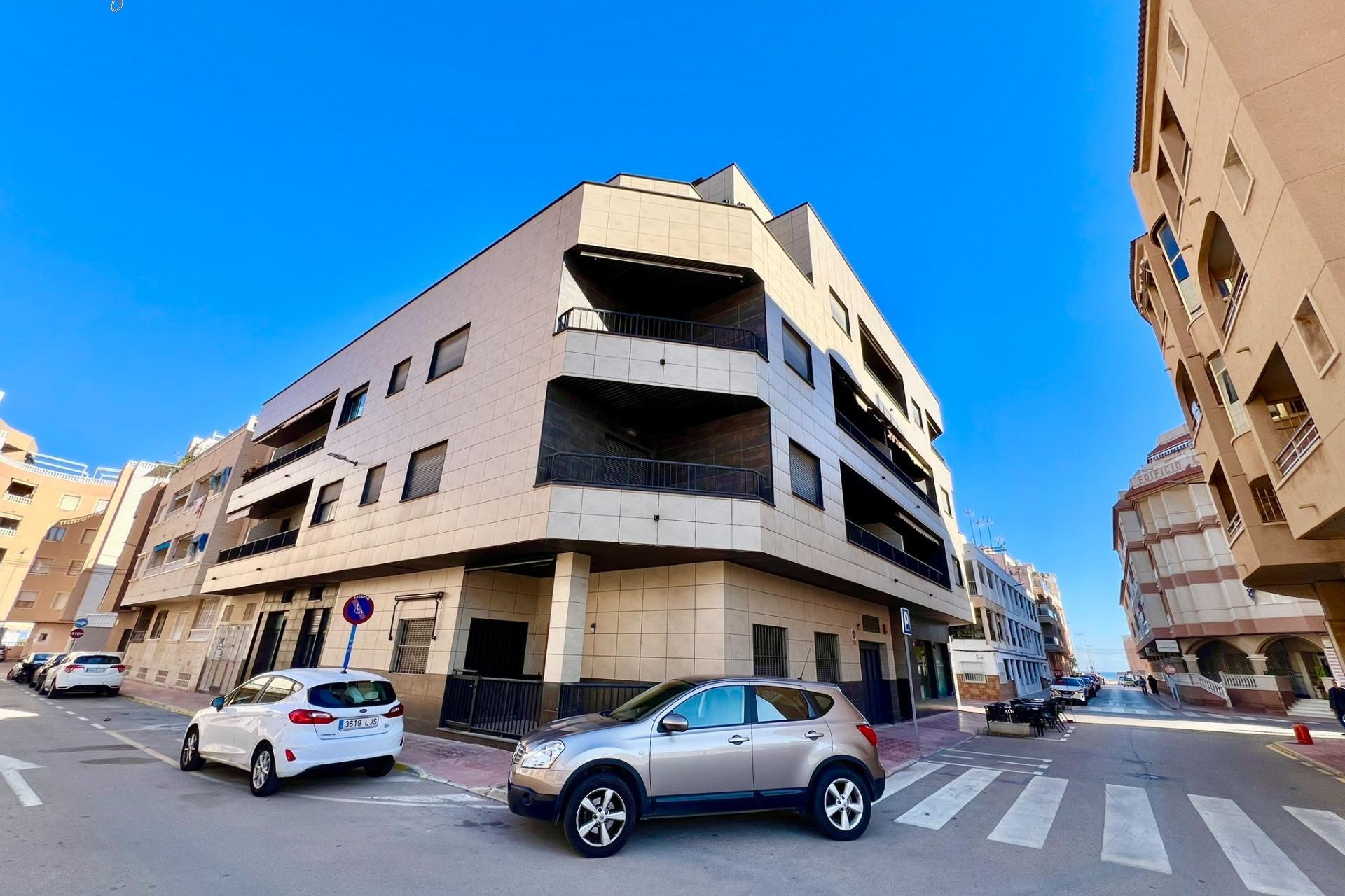 Resale - Apartment  - Torrevieja - La Mata