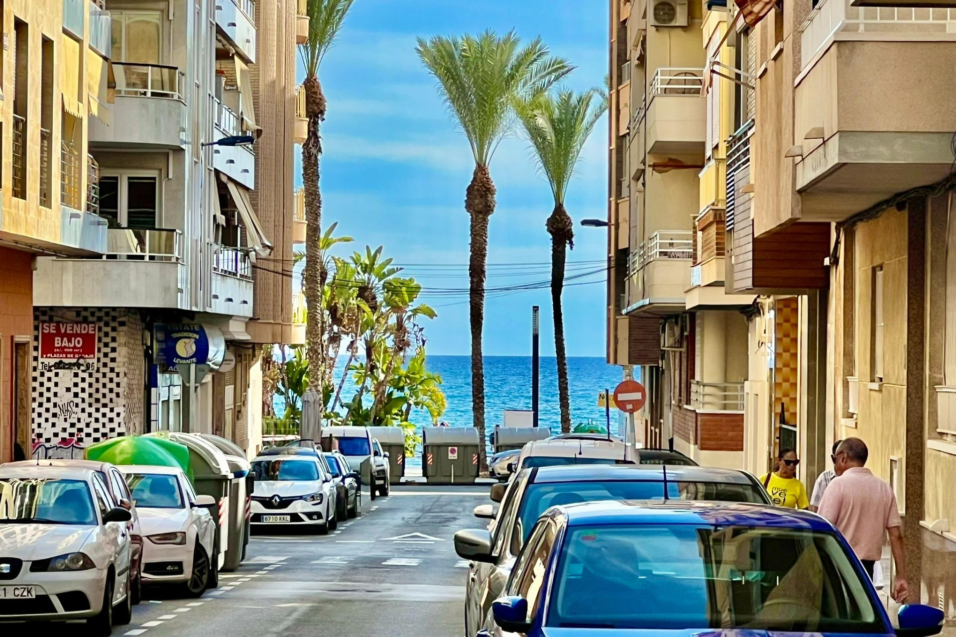 Resale - Apartment  - Torrevieja - Las Piscinas Naturales