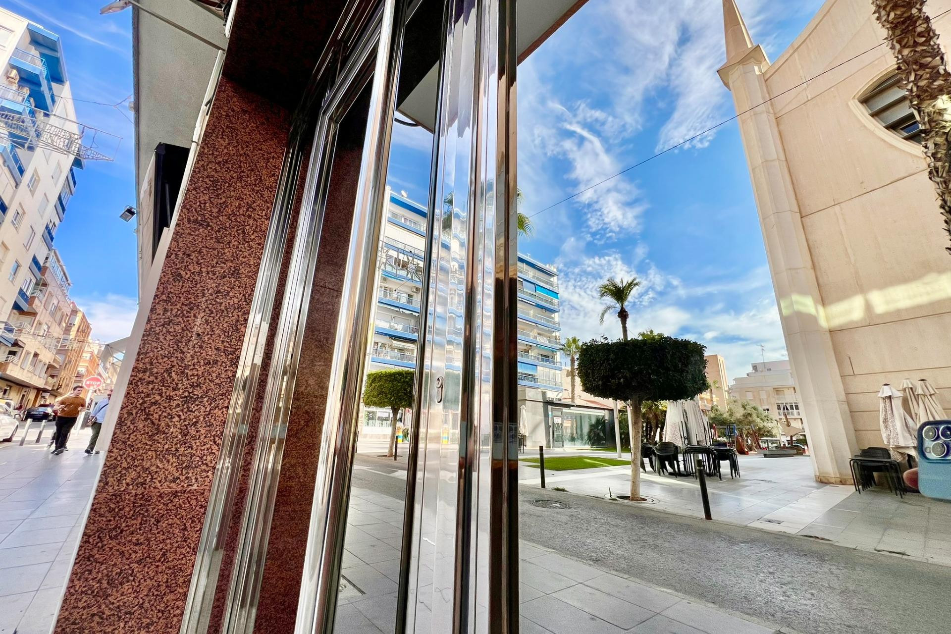 Resale - Apartment  - Torrevieja - Las Piscinas Naturales