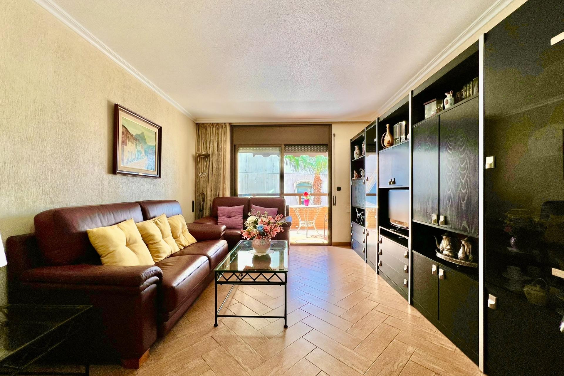 Resale - Apartment  - Torrevieja - Las Piscinas Naturales