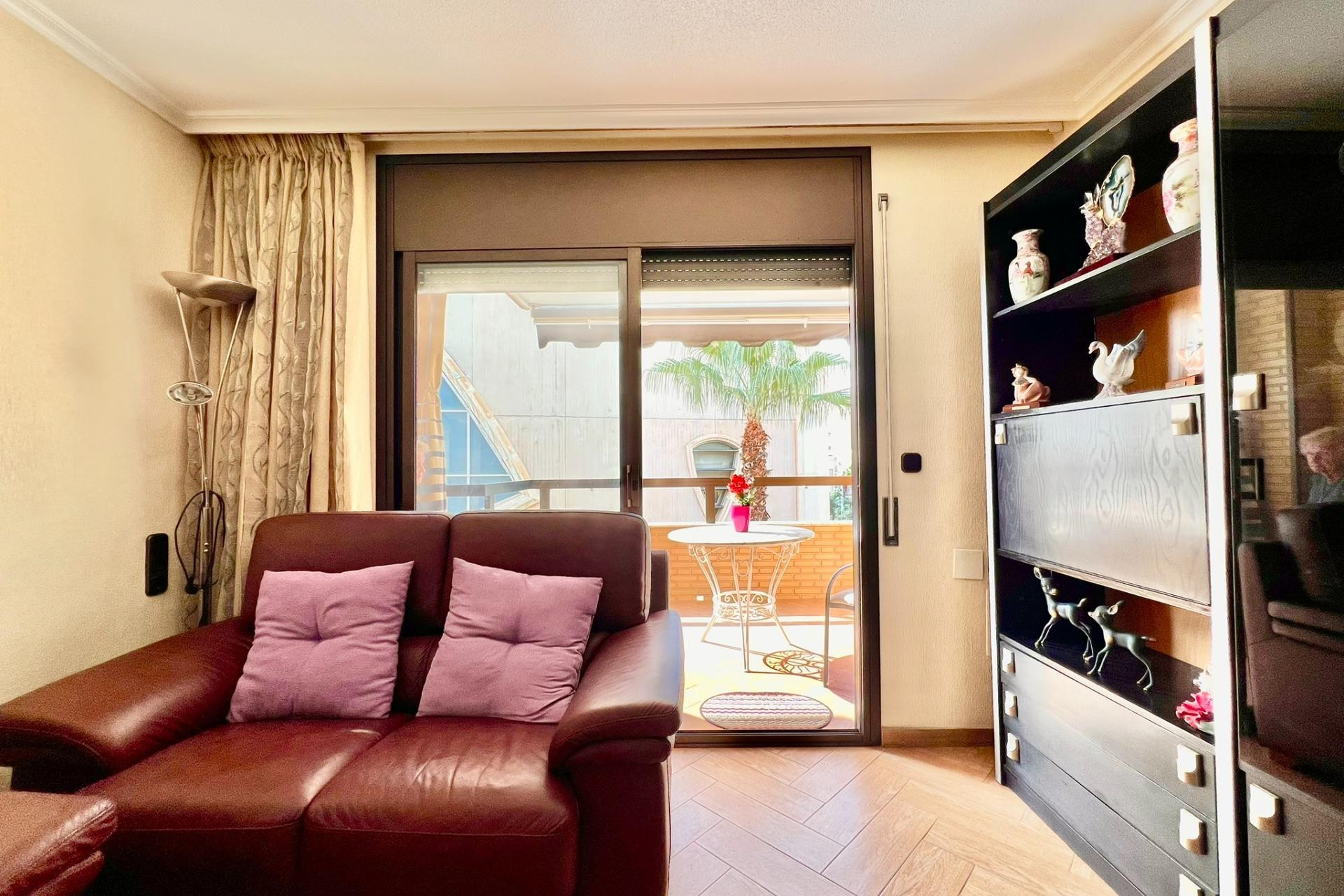 Resale - Apartment  - Torrevieja - Las Piscinas Naturales