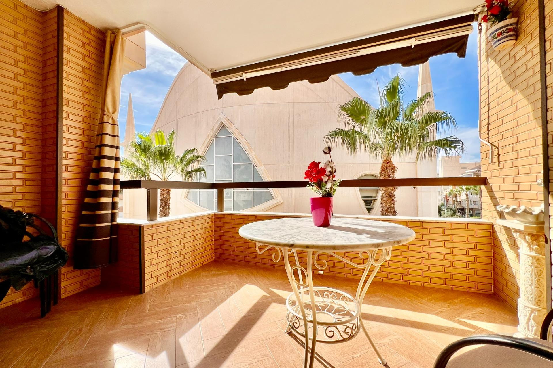 Resale - Apartment  - Torrevieja - Las Piscinas Naturales