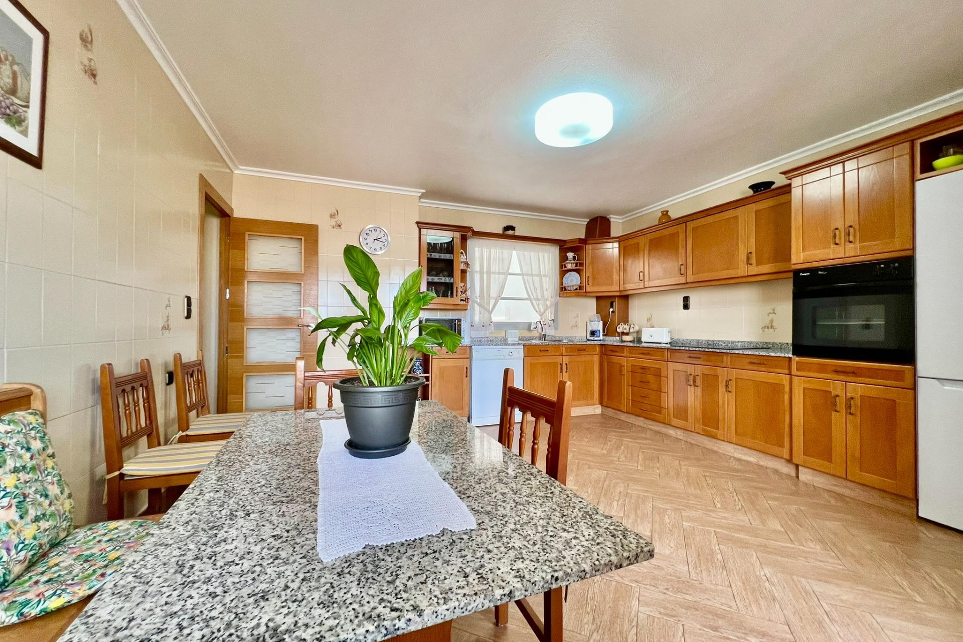 Resale - Apartment  - Torrevieja - Las Piscinas Naturales