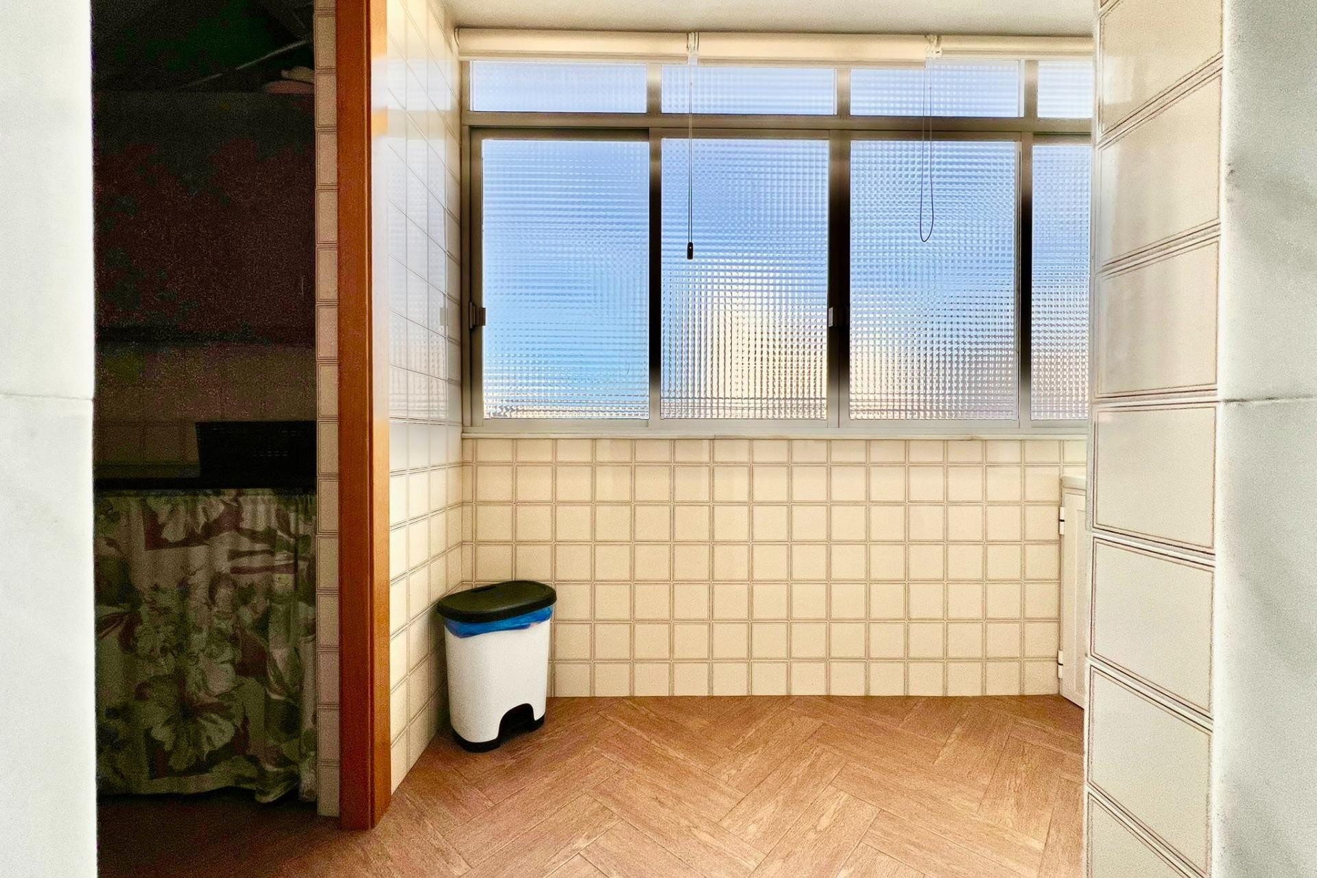 Resale - Apartment  - Torrevieja - Las Piscinas Naturales