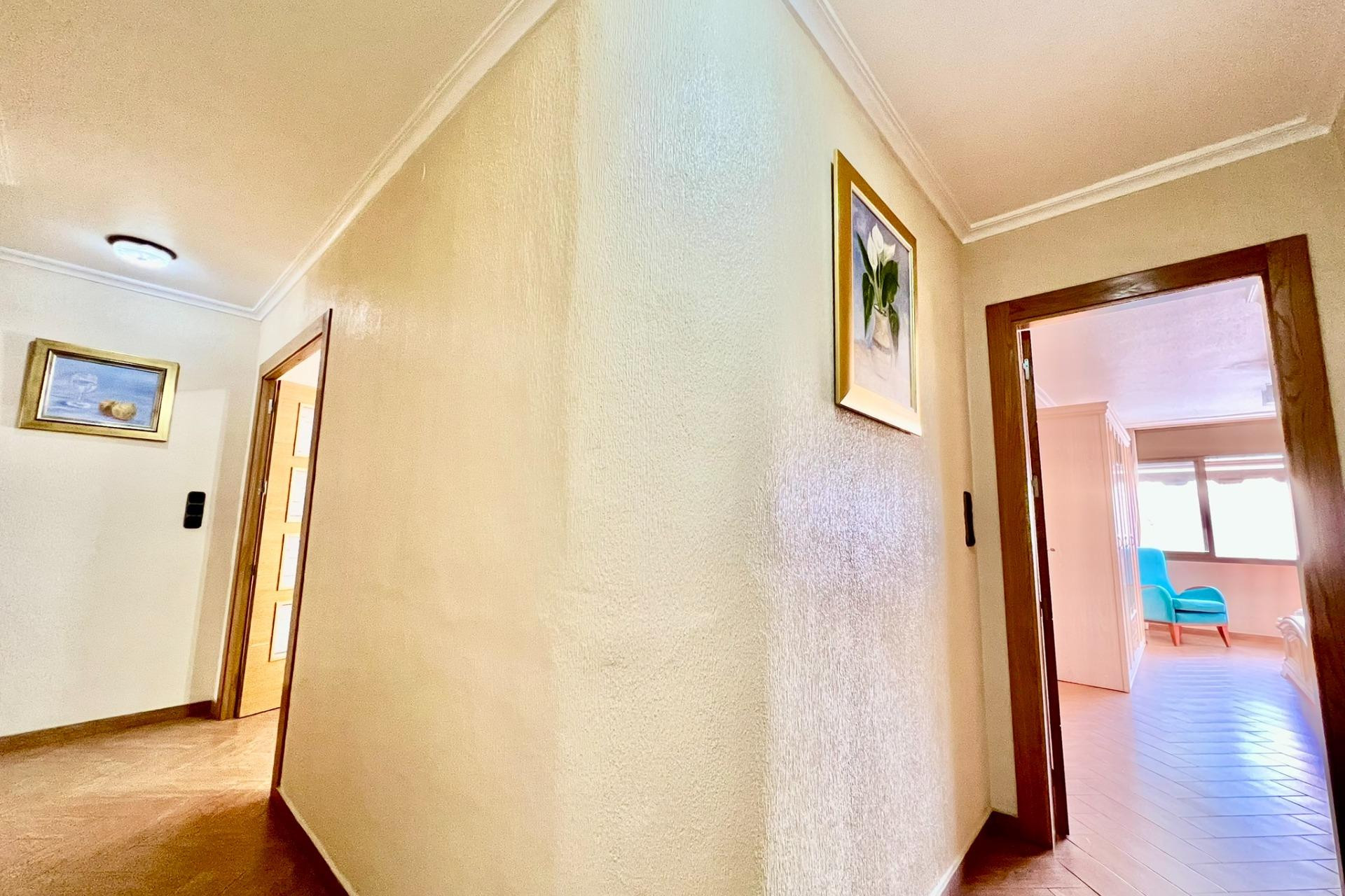 Resale - Apartment  - Torrevieja - Las Piscinas Naturales