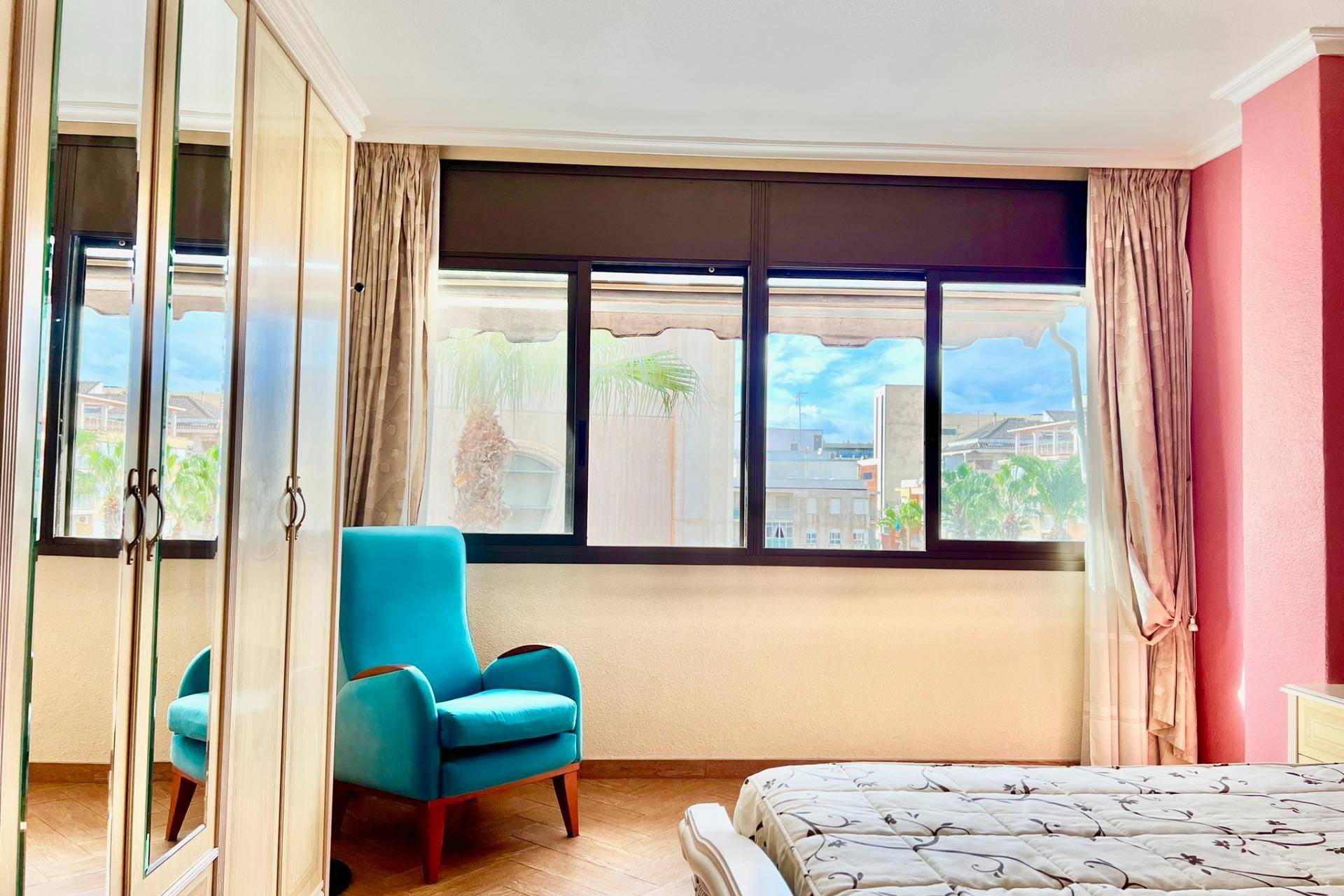 Resale - Apartment  - Torrevieja - Las Piscinas Naturales