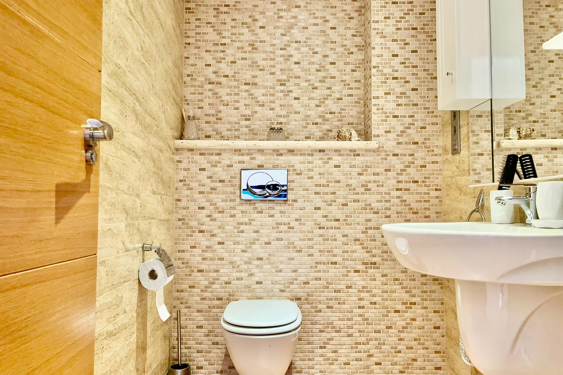 Resale - Apartment  - Torrevieja - Las Piscinas Naturales