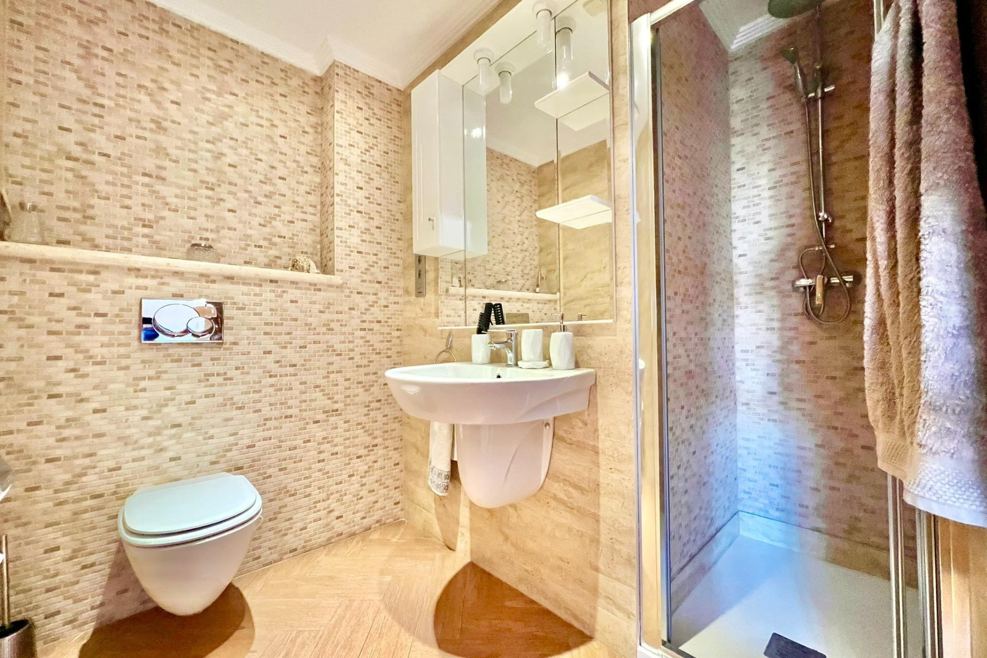 Resale - Apartment  - Torrevieja - Las Piscinas Naturales