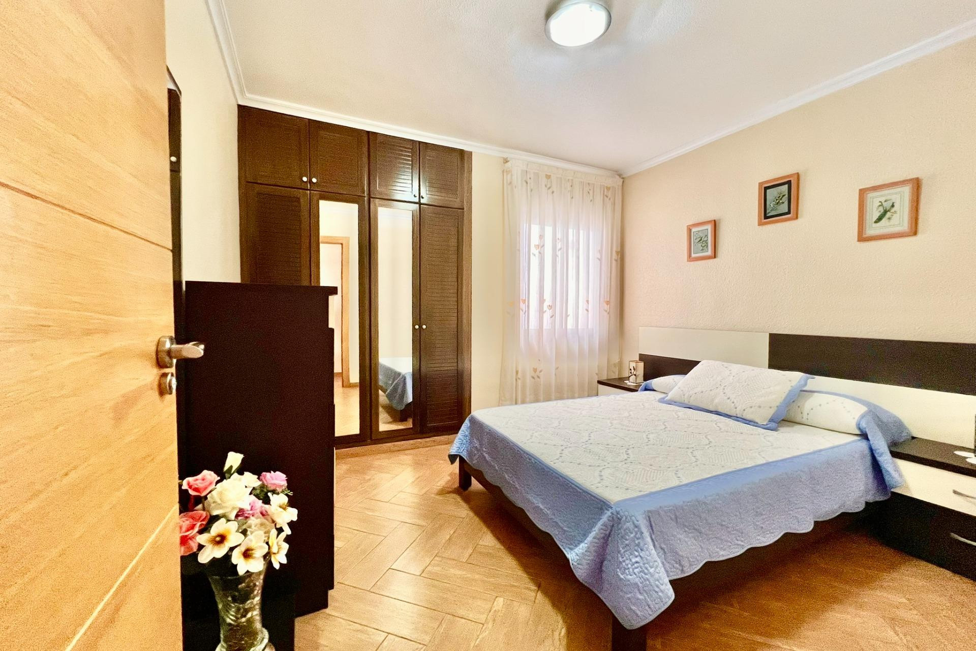 Resale - Apartment  - Torrevieja - Las Piscinas Naturales