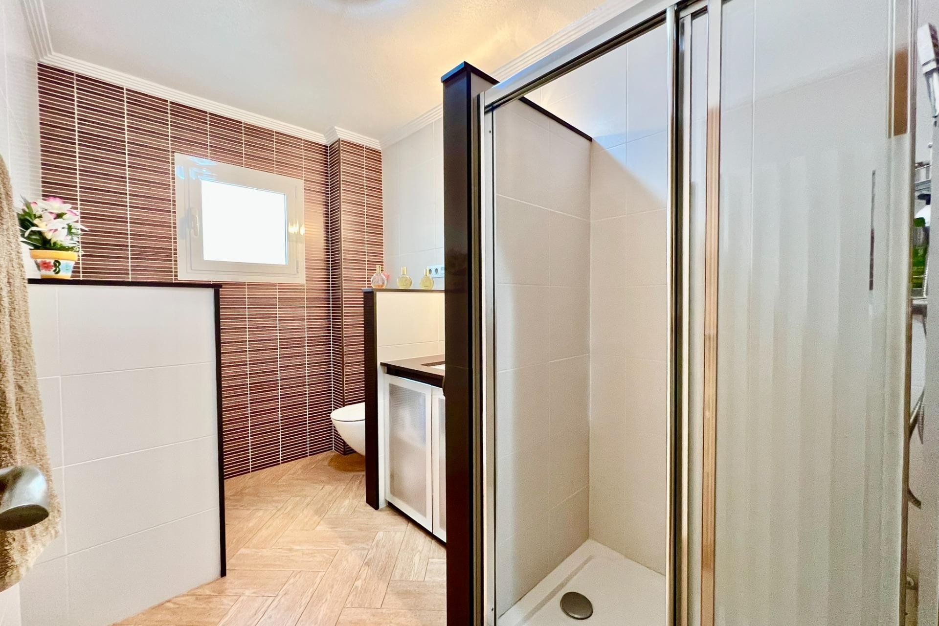 Resale - Apartment  - Torrevieja - Las Piscinas Naturales