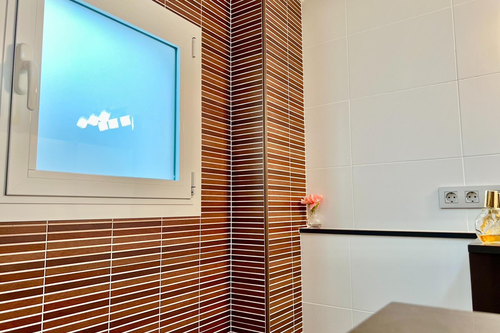 Resale - Apartment  - Torrevieja - Las Piscinas Naturales