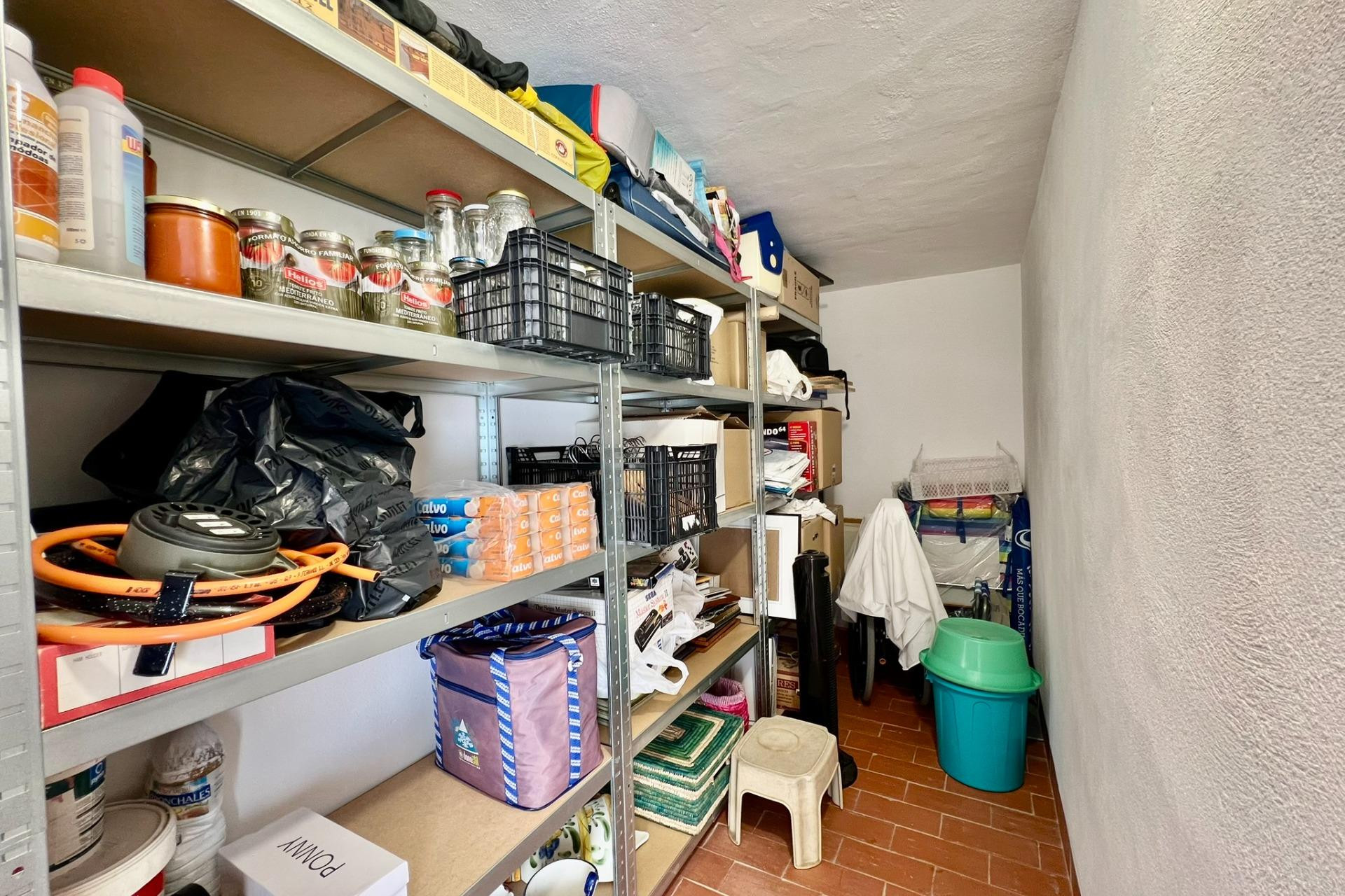 Resale - Apartment  - Torrevieja - Las Piscinas Naturales