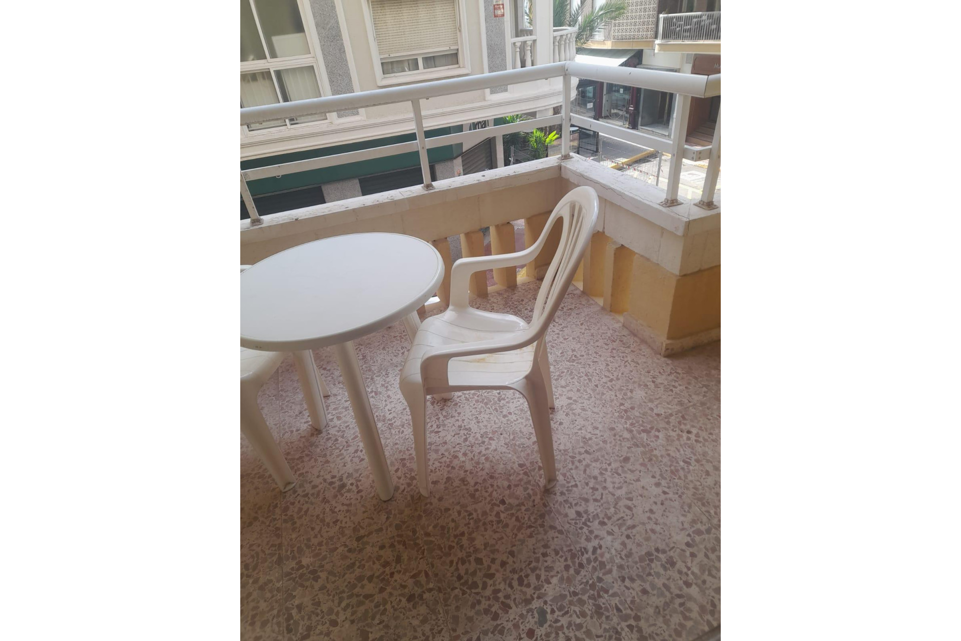 Resale - Apartment  - Torrevieja - Las Piscinas Naturales