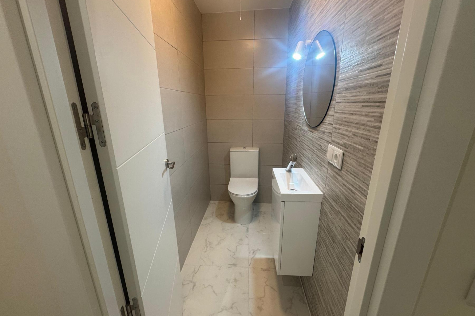 Resale - Apartment  - Torrevieja - Muelle Pesquero