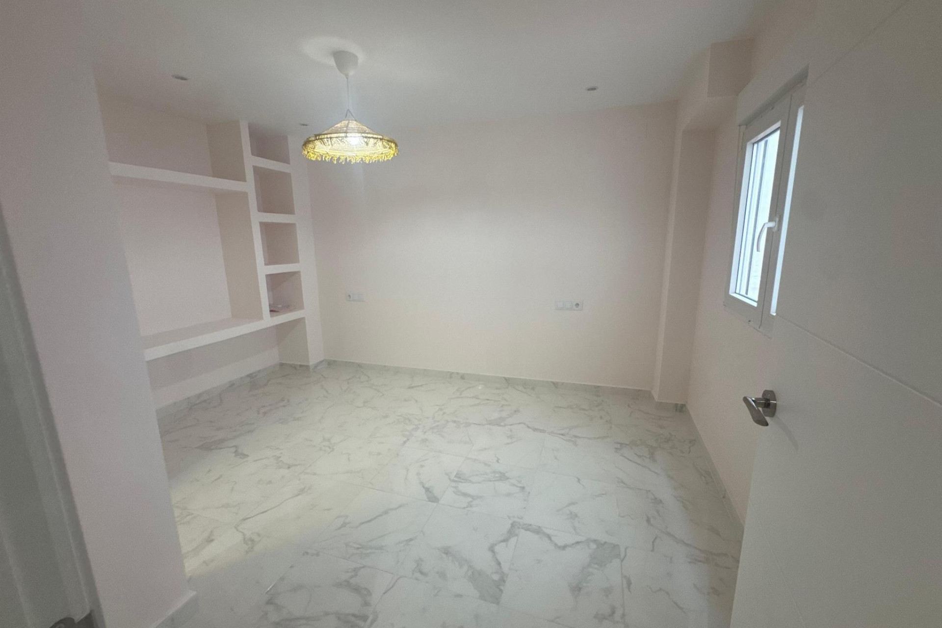 Resale - Apartment  - Torrevieja - Muelle Pesquero