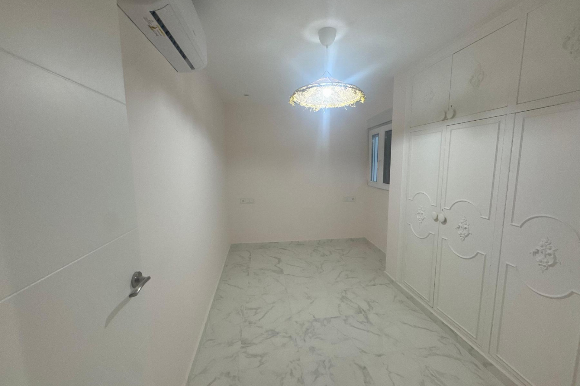 Resale - Apartment  - Torrevieja - Muelle Pesquero