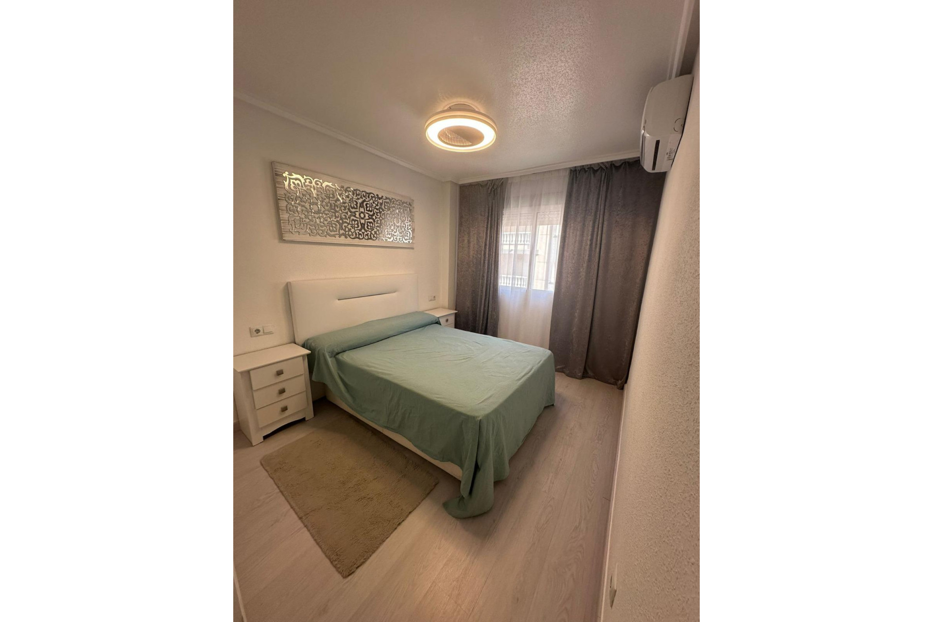 Resale - Apartment  - Torrevieja - Parque de Las Naciones
