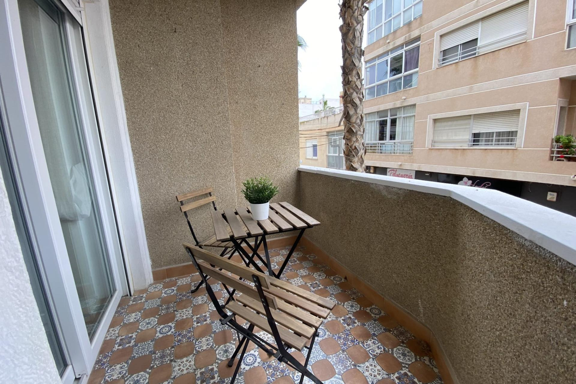 Resale - Apartment  - Torrevieja - Paseo maritimo