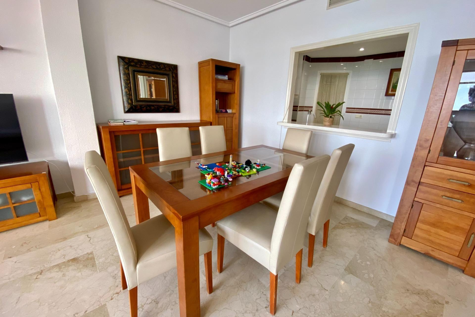 Resale - Apartment  - Torrevieja - Paseo maritimo